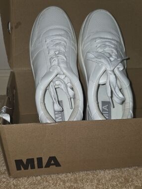 MIA Women's White Low-Top Lace-Up Sneakers